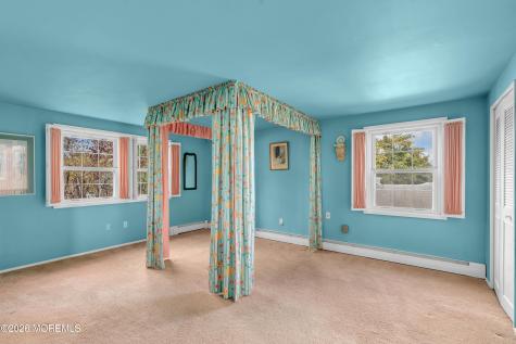 8 Avalon Lane Aberdeen NJ 07747