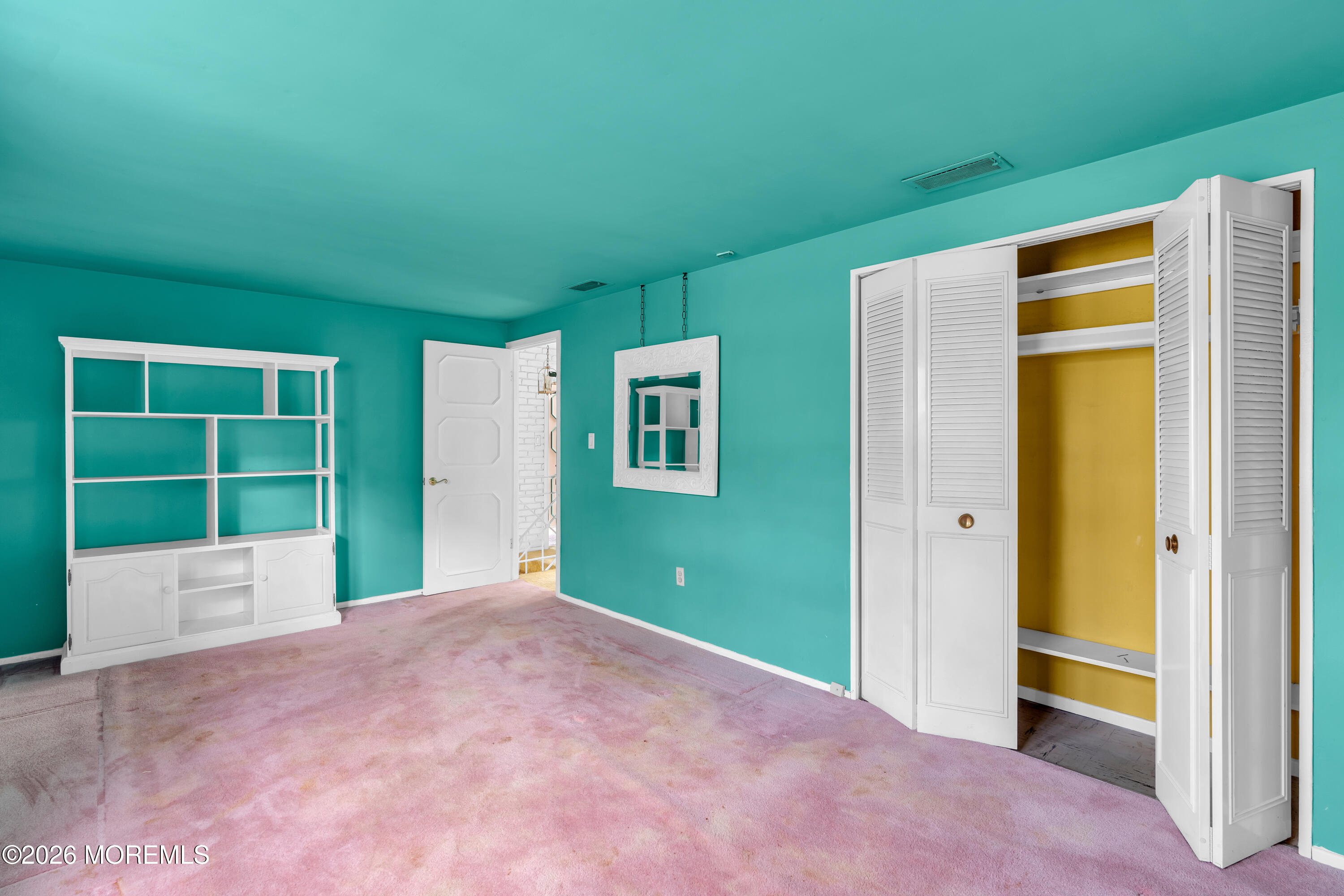8 Avalon Lane Aberdeen NJ 07747