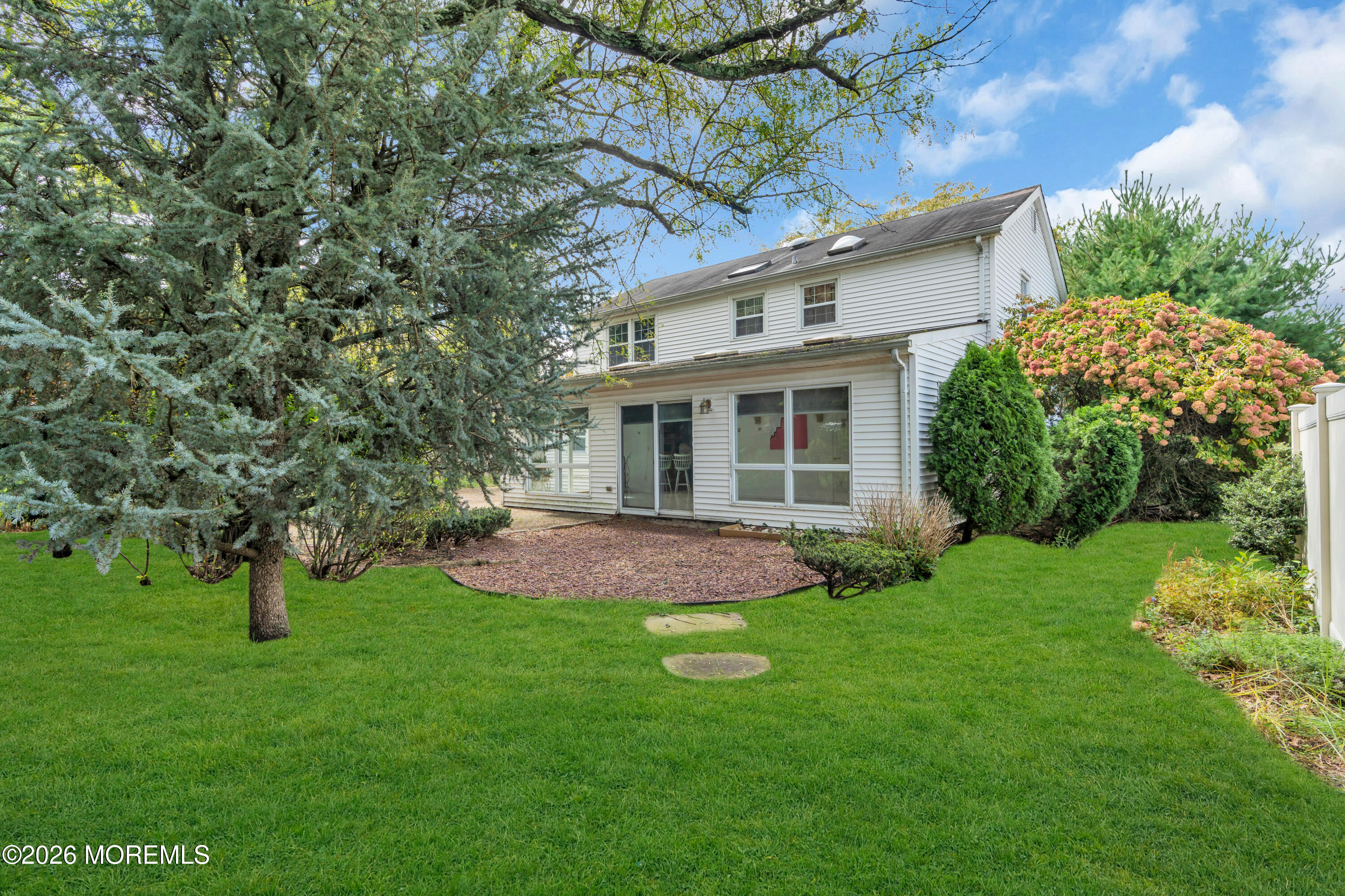 8 Avalon Lane Aberdeen NJ 07747
