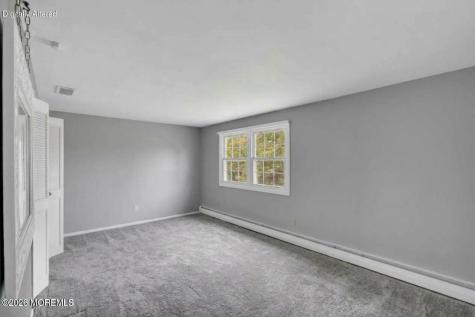 8 Avalon Lane Aberdeen NJ 07747