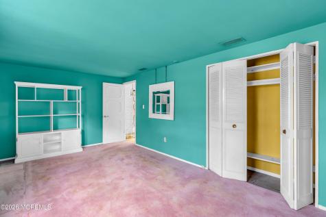 8 Avalon Lane Aberdeen NJ 07747