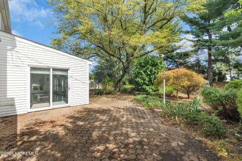 8 Avalon Lane Aberdeen NJ 07747