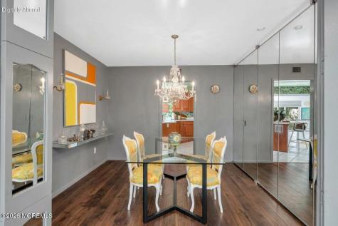 8 Avalon Lane Aberdeen NJ 07747