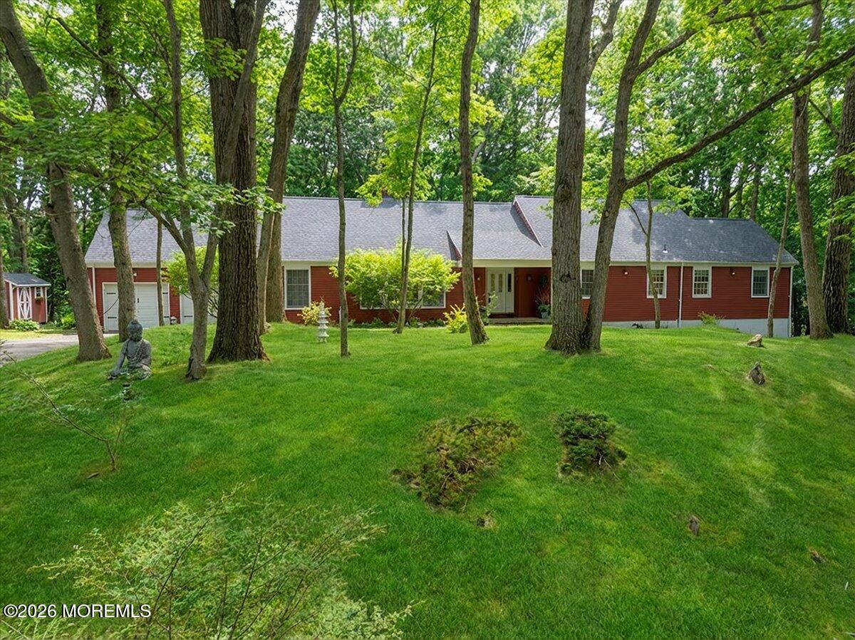 Holmdel NJ, 6 Twin Brooks Court