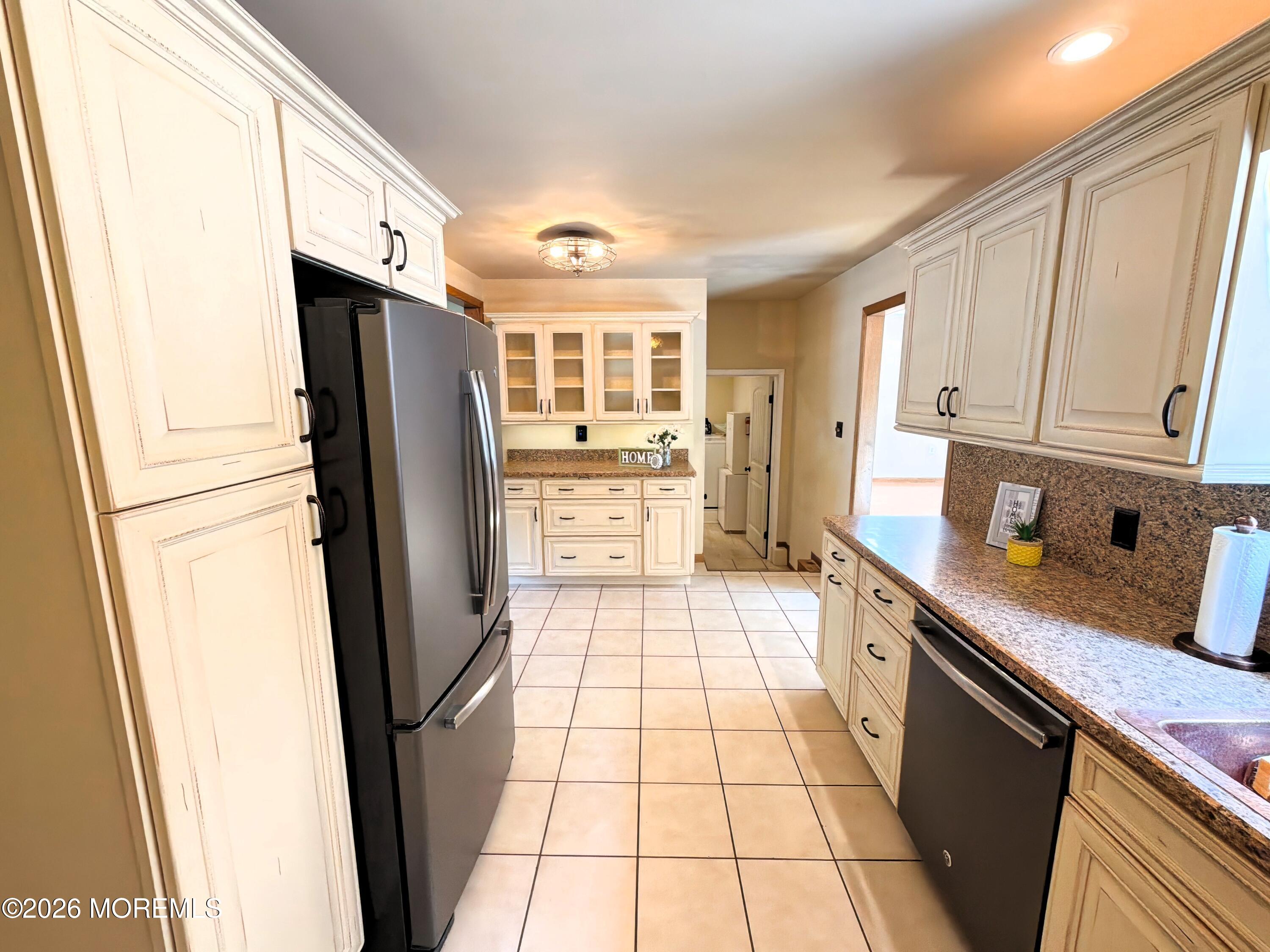 4 Glen Road Howell NJ 07731