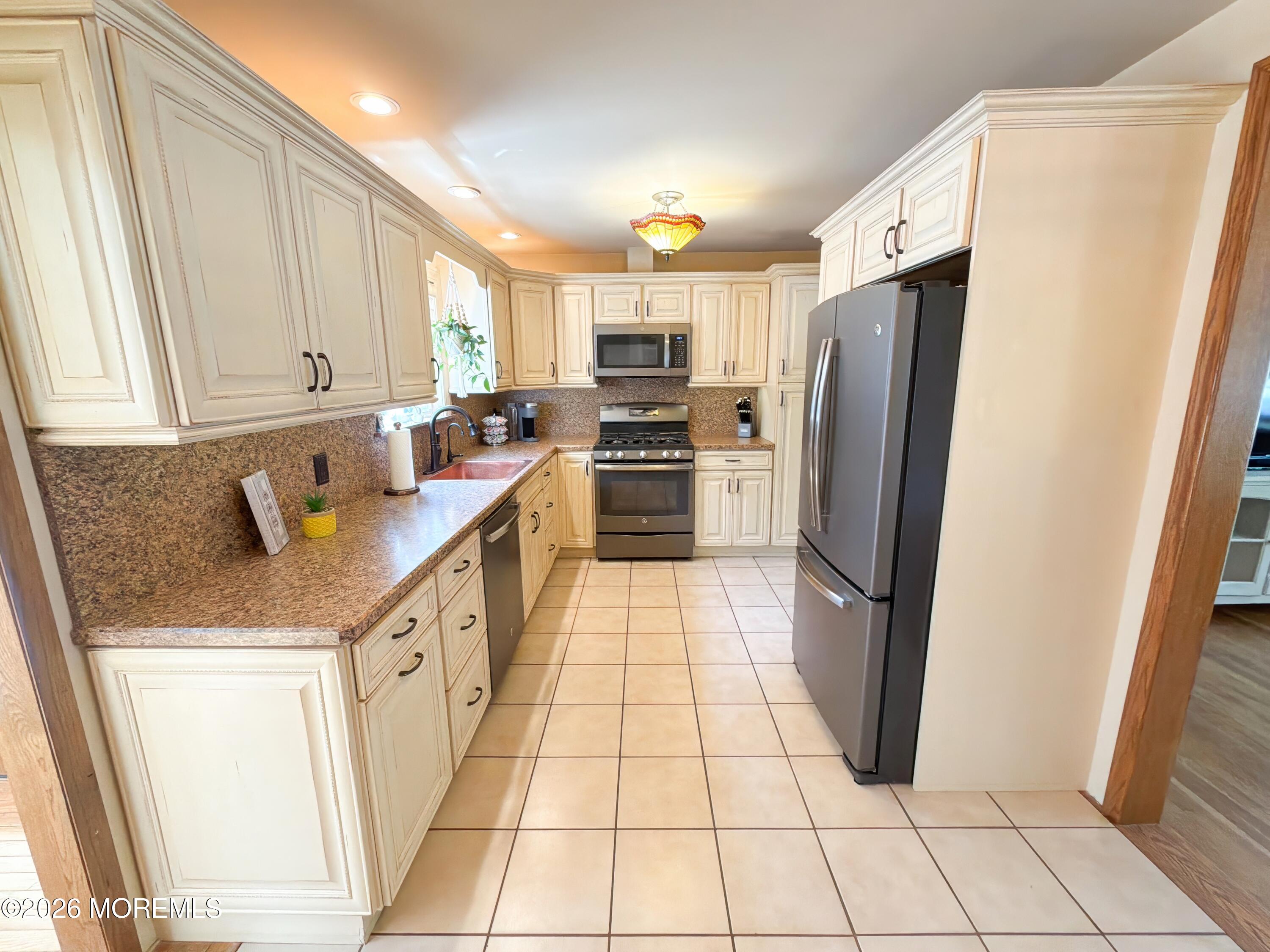 4 Glen Road Howell NJ 07731