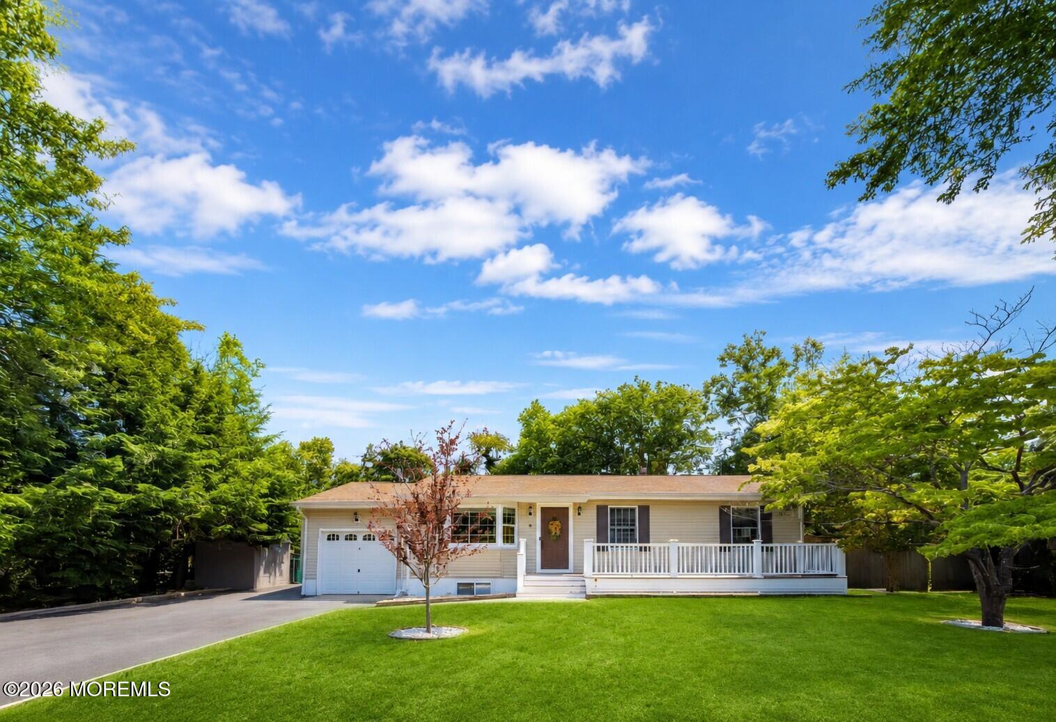 4 Glen Road Howell NJ 07731