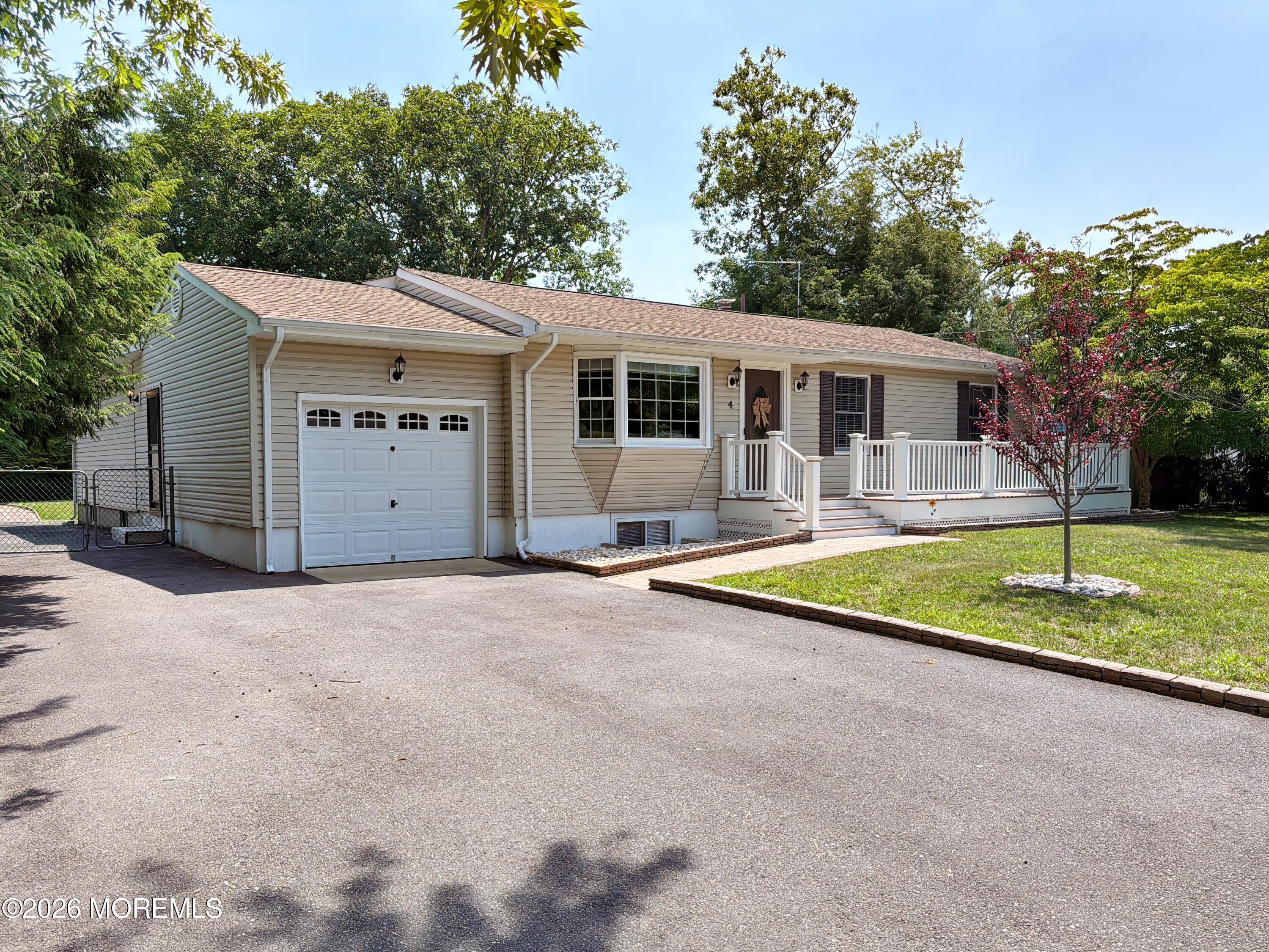 4 Glen Road Howell NJ 07731