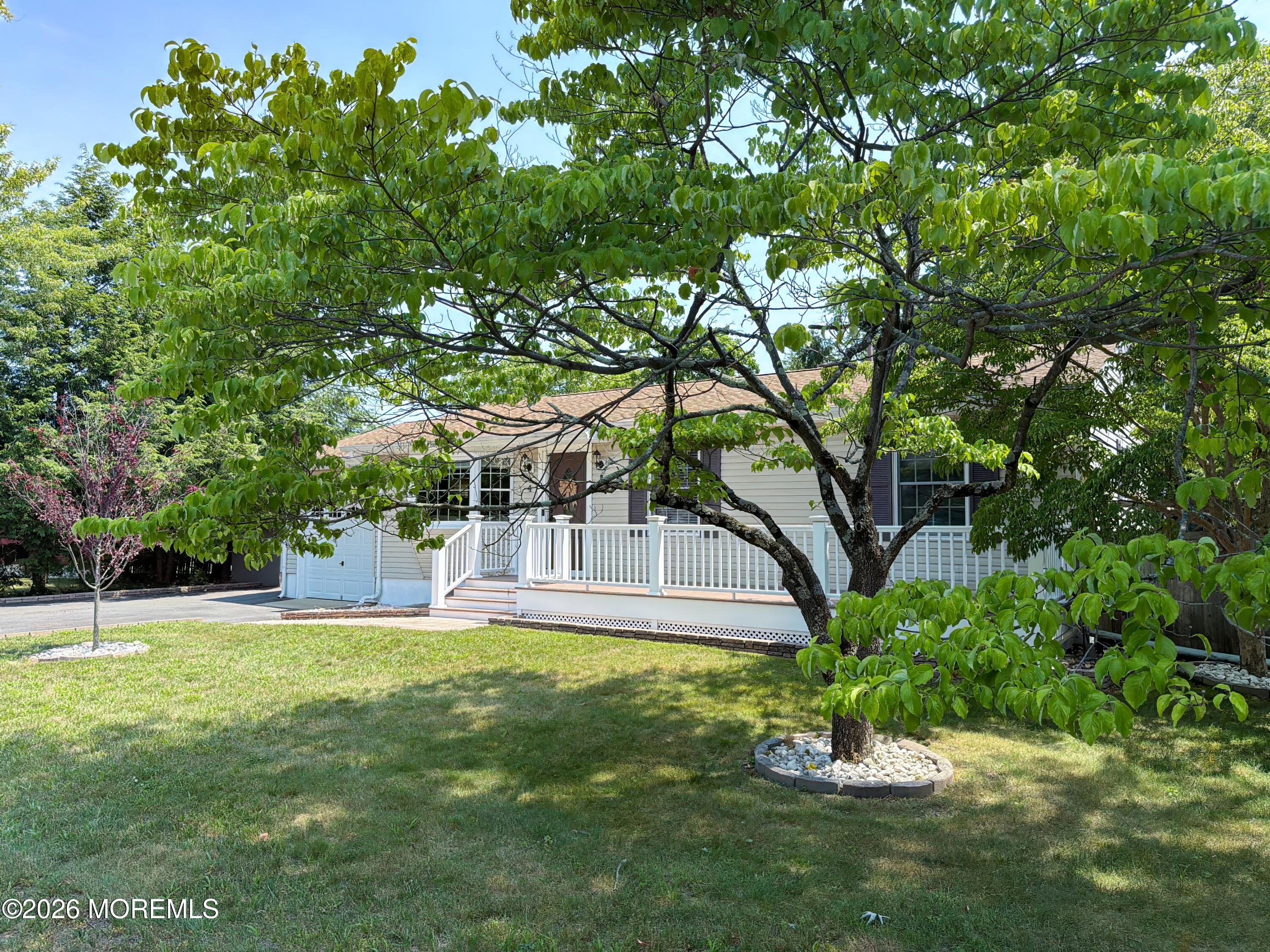 4 Glen Road Howell NJ 07731