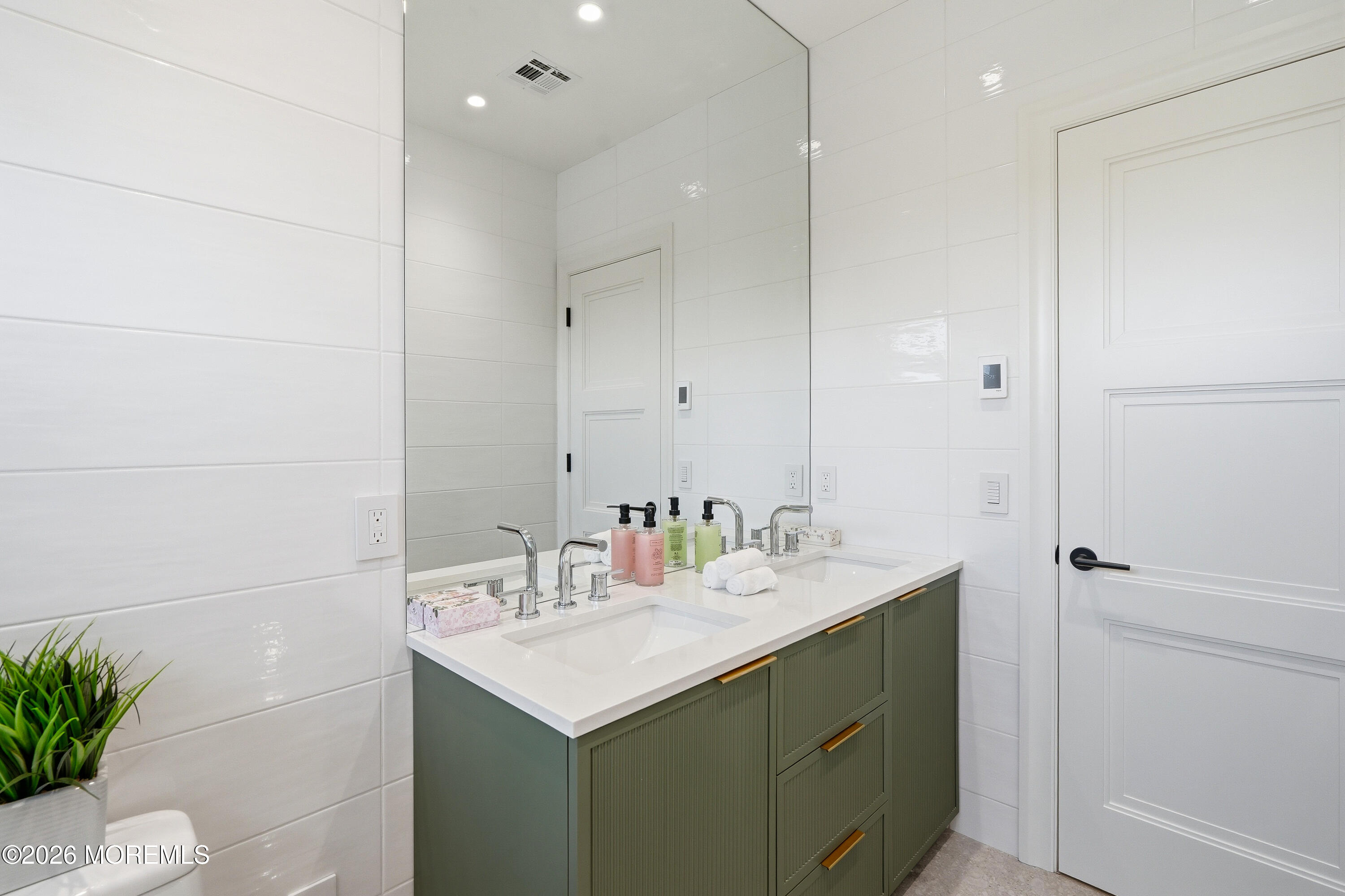 13 Johnston Street Oakhurst NJ 07755