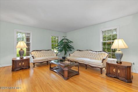 7 Windsor Terrace Holmdel NJ 07733