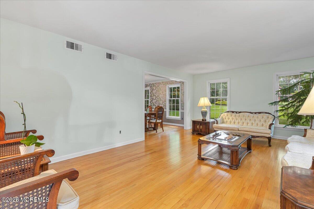 7 Windsor Terrace Holmdel NJ 07733