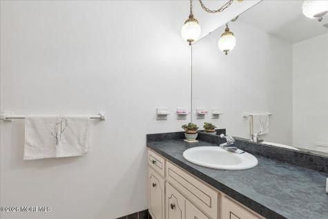 7 Windsor Terrace Holmdel NJ 07733