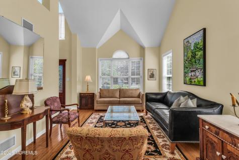 32 Heritage Drive Shrewsbury Boro NJ 07702