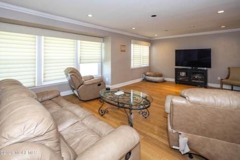 25 Mccue Road Morganville NJ 07751