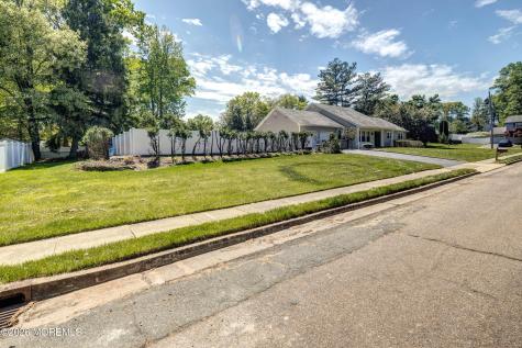 25 Mccue Road Morganville NJ 07751