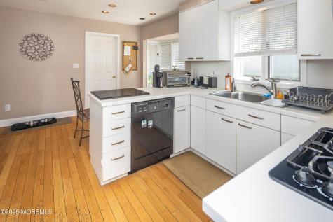 25 Mccue Road Morganville NJ 07751