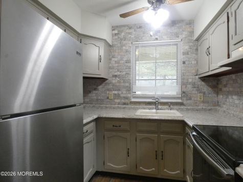 33 Medford Road Manchester NJ 08759