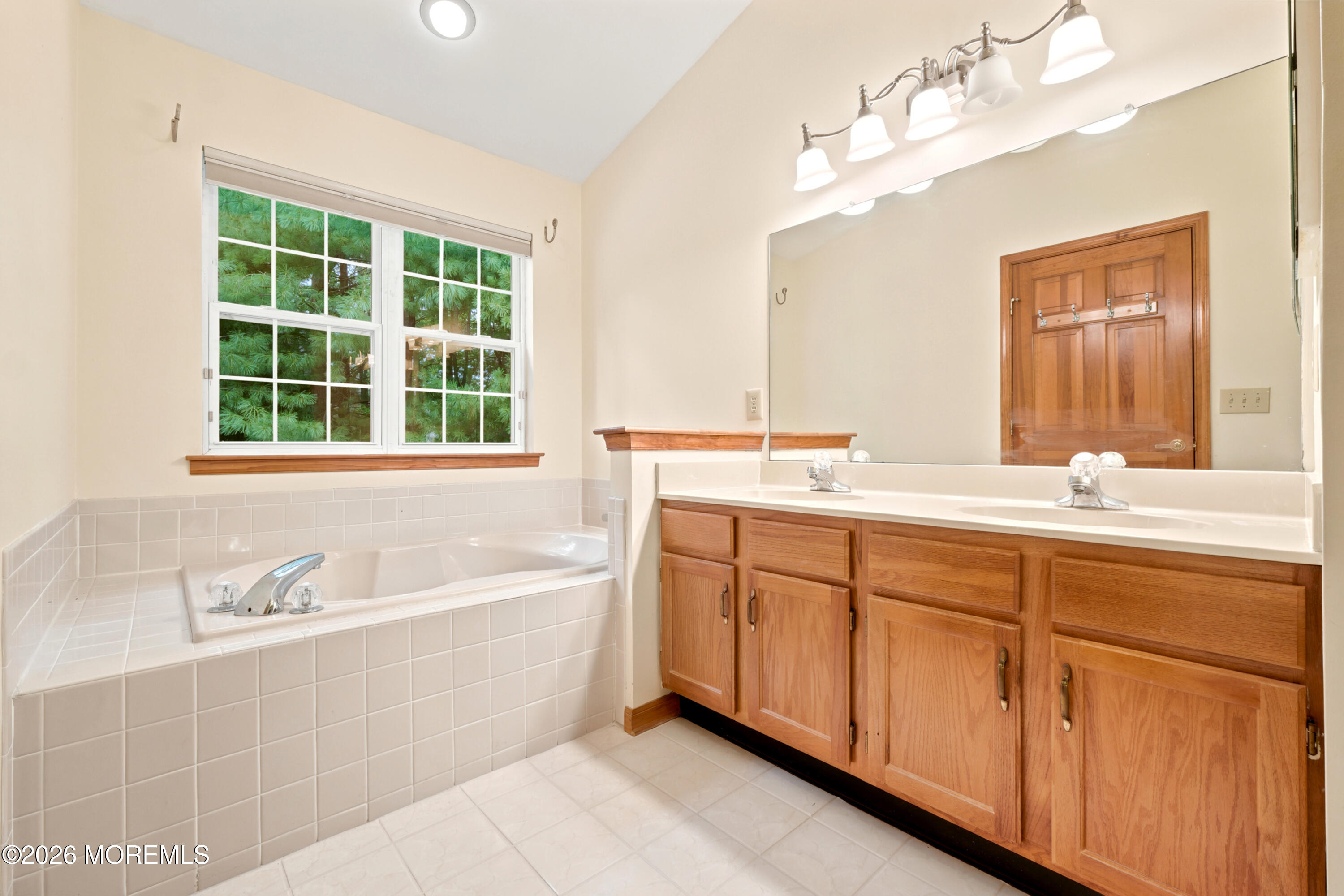 16 Angus Court Jackson NJ 08527