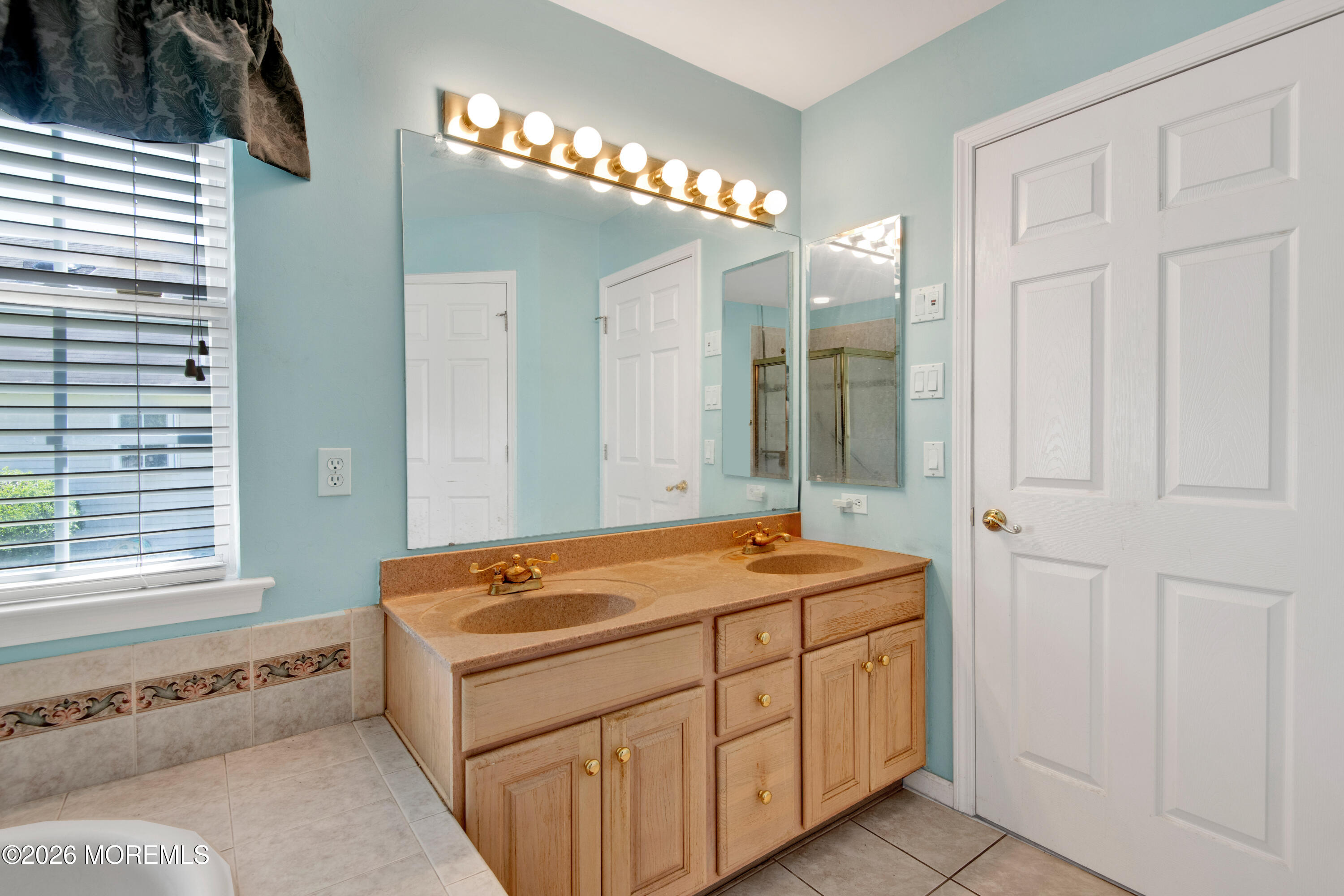 52 Skyline Drive Lakewood NJ 08701