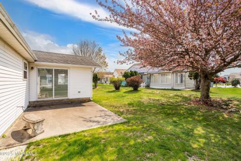 4 Otley Court Berkeley NJ 08721