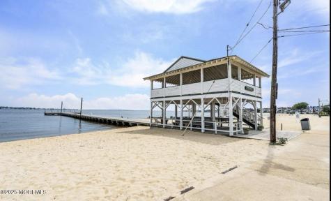 318 E Cape May Avenue Ocean Gate NJ 08740