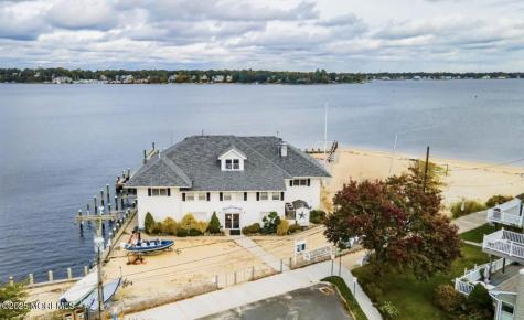 318 E Cape May Avenue Ocean Gate NJ 08740