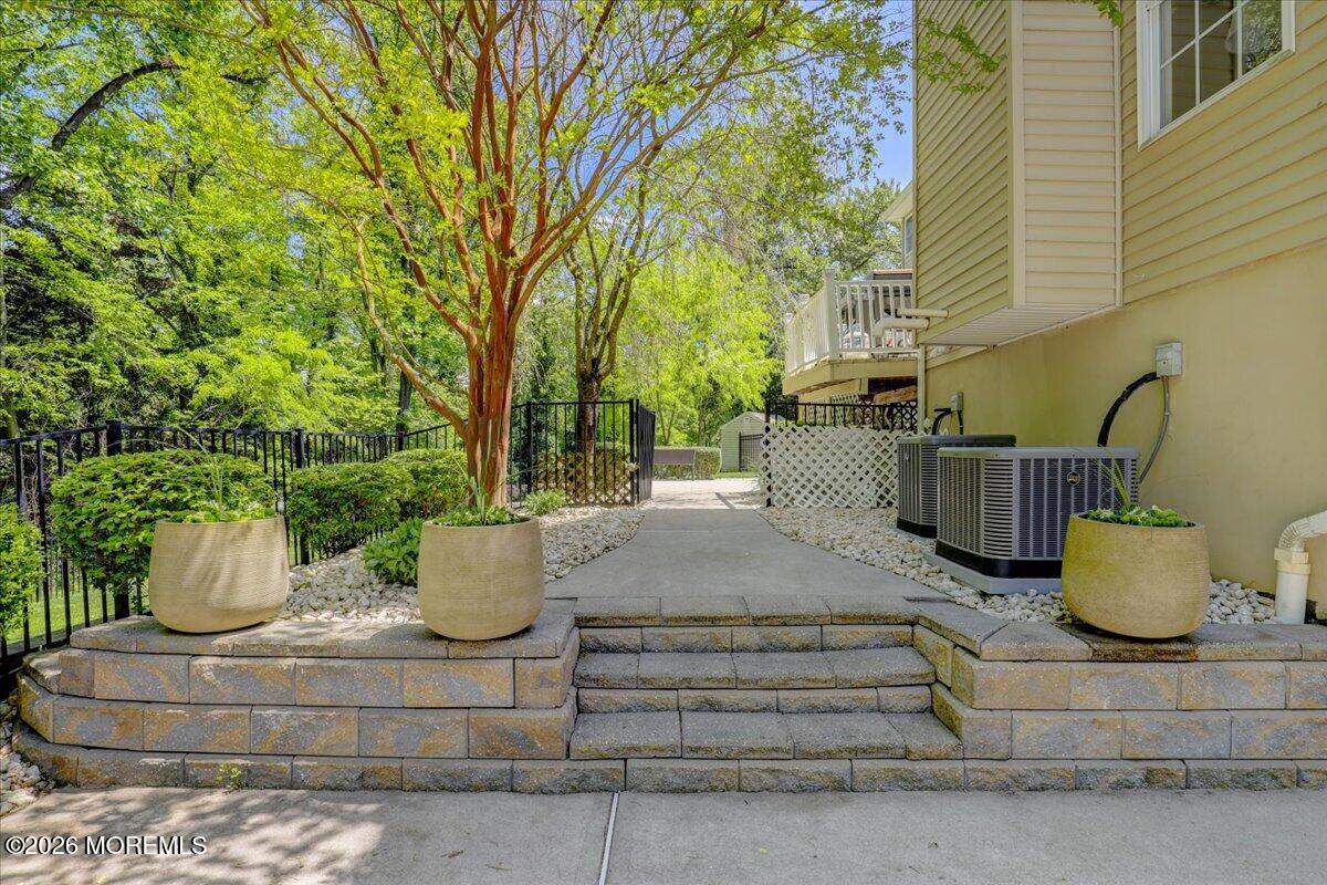 7 Highpoint Road Holmdel NJ 07733
