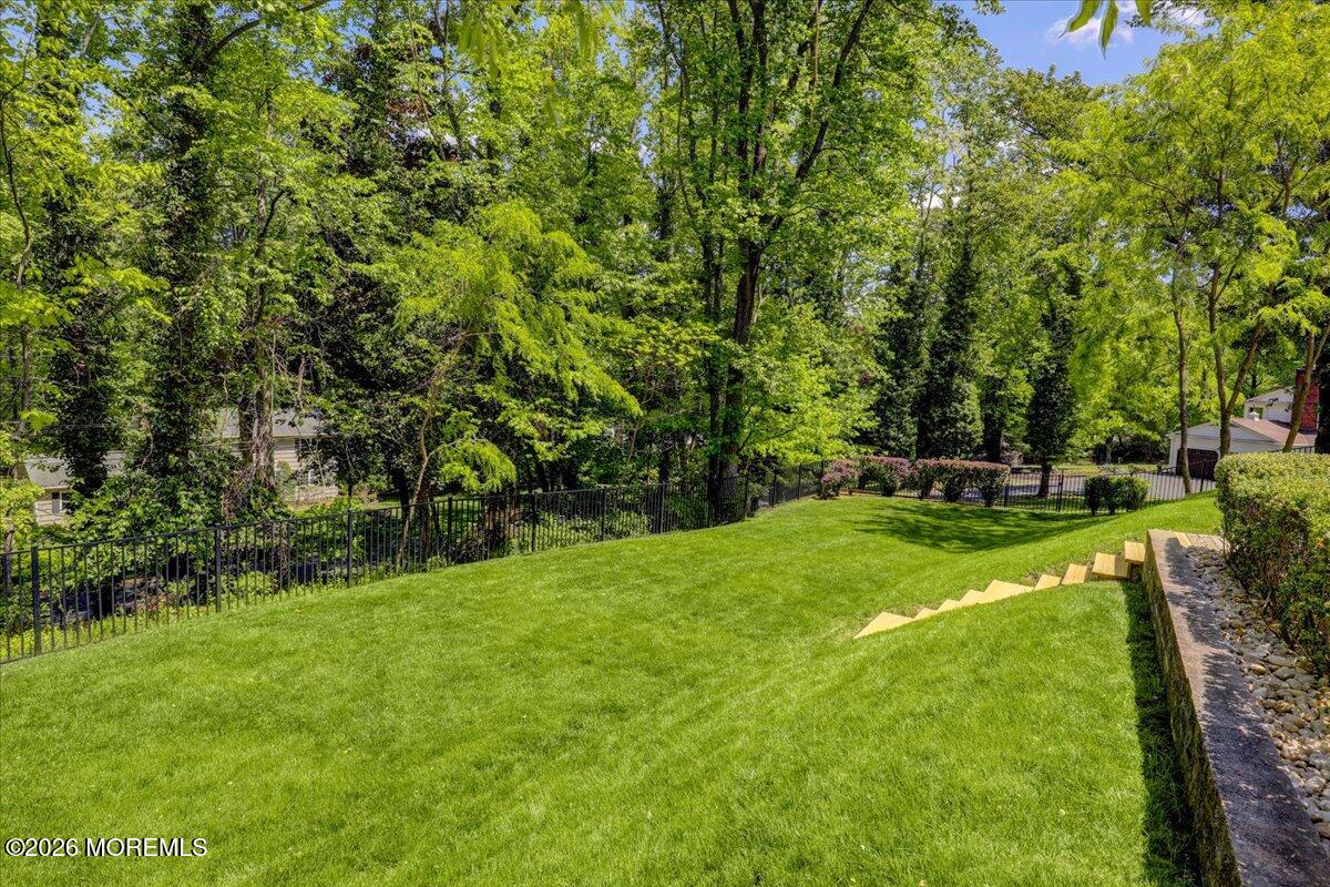 7 Highpoint Road Holmdel NJ 07733