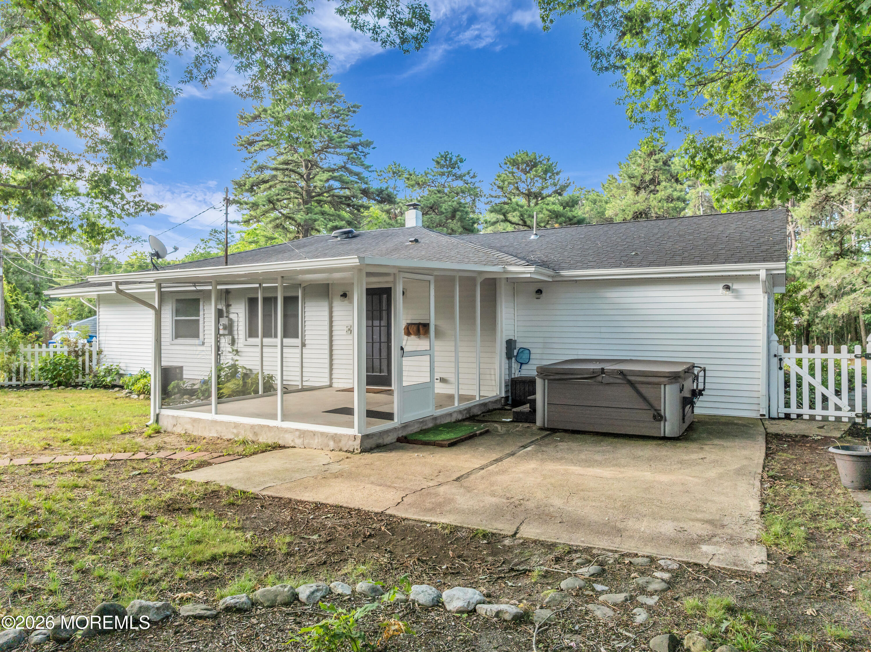 8 Anchor Avenue Manahawkin NJ 08050