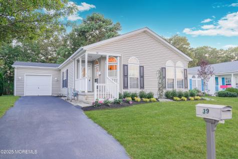 39 Oak Ridge Lane Manahawkin NJ 08050