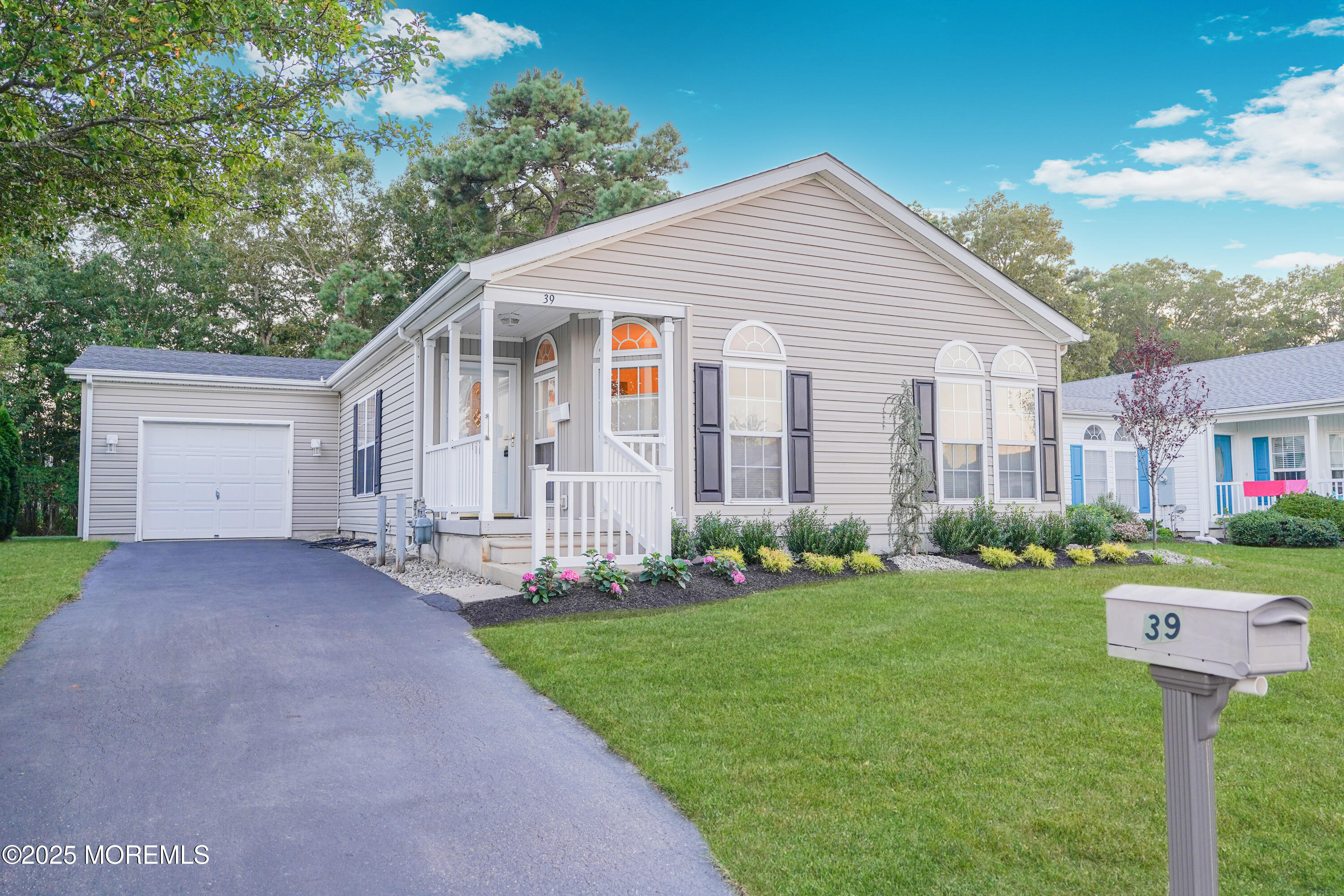 39 Oak Ridge Lane Manahawkin NJ 08050
