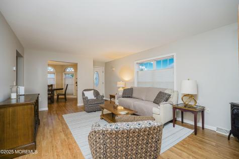 39 Oak Ridge Lane Manahawkin NJ 08050