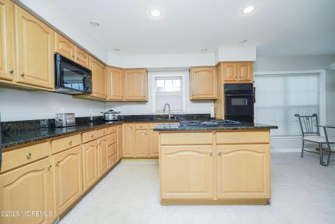 39 Oak Ridge Lane Manahawkin NJ 08050