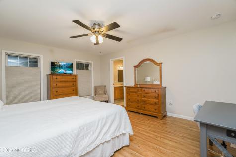 39 Oak Ridge Lane Manahawkin NJ 08050