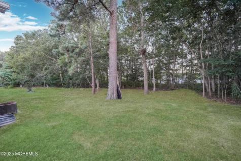 39 Oak Ridge Lane Manahawkin NJ 08050