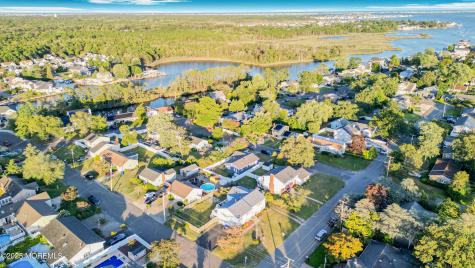 39 Oak Ridge Lane Manahawkin NJ 08050