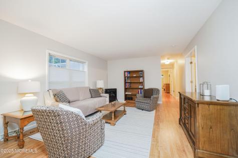 39 Oak Ridge Lane Manahawkin NJ 08050