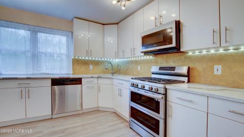 2 Lone Star Lane Manalapan NJ 07726
