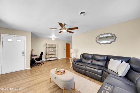 32 Carlisle Road Toms River NJ 08757