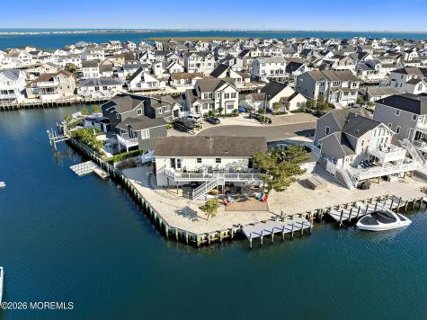 52 Diane Road Manahawkin NJ 08050