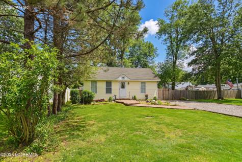 608 E Holly Boulevard Bayville NJ 08721