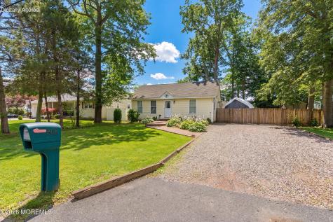608 E Holly Boulevard Bayville NJ 08721