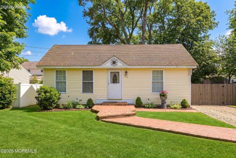 608 E Holly Boulevard Bayville NJ 08721