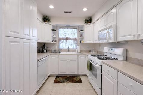 2187 Agincourt Road Toms River NJ 08755