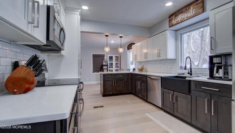 23 Livingston Lane Manalapan NJ 07726
