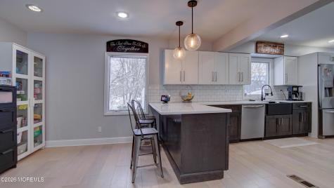 23 Livingston Lane Manalapan NJ 07726
