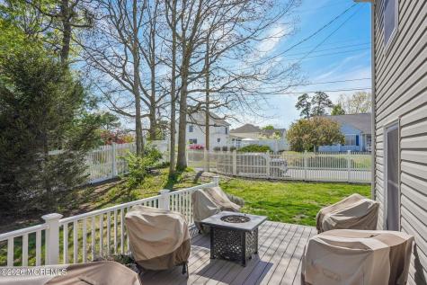 933 Delta Lane Manahawkin NJ 08050
