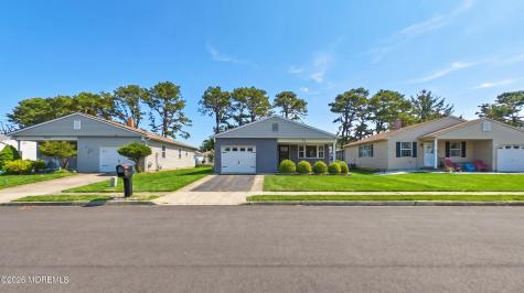 21 Templeton Street Toms River NJ 08757