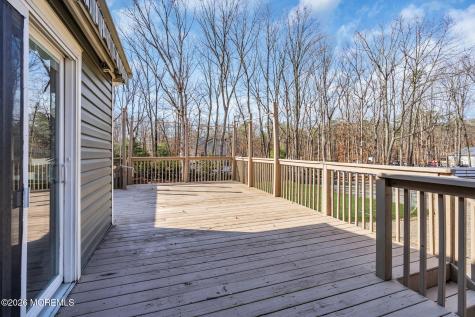 592 Whitecomb Avenue Jackson NJ 08527